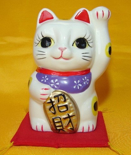 White japanese pottery - japanese, maneki